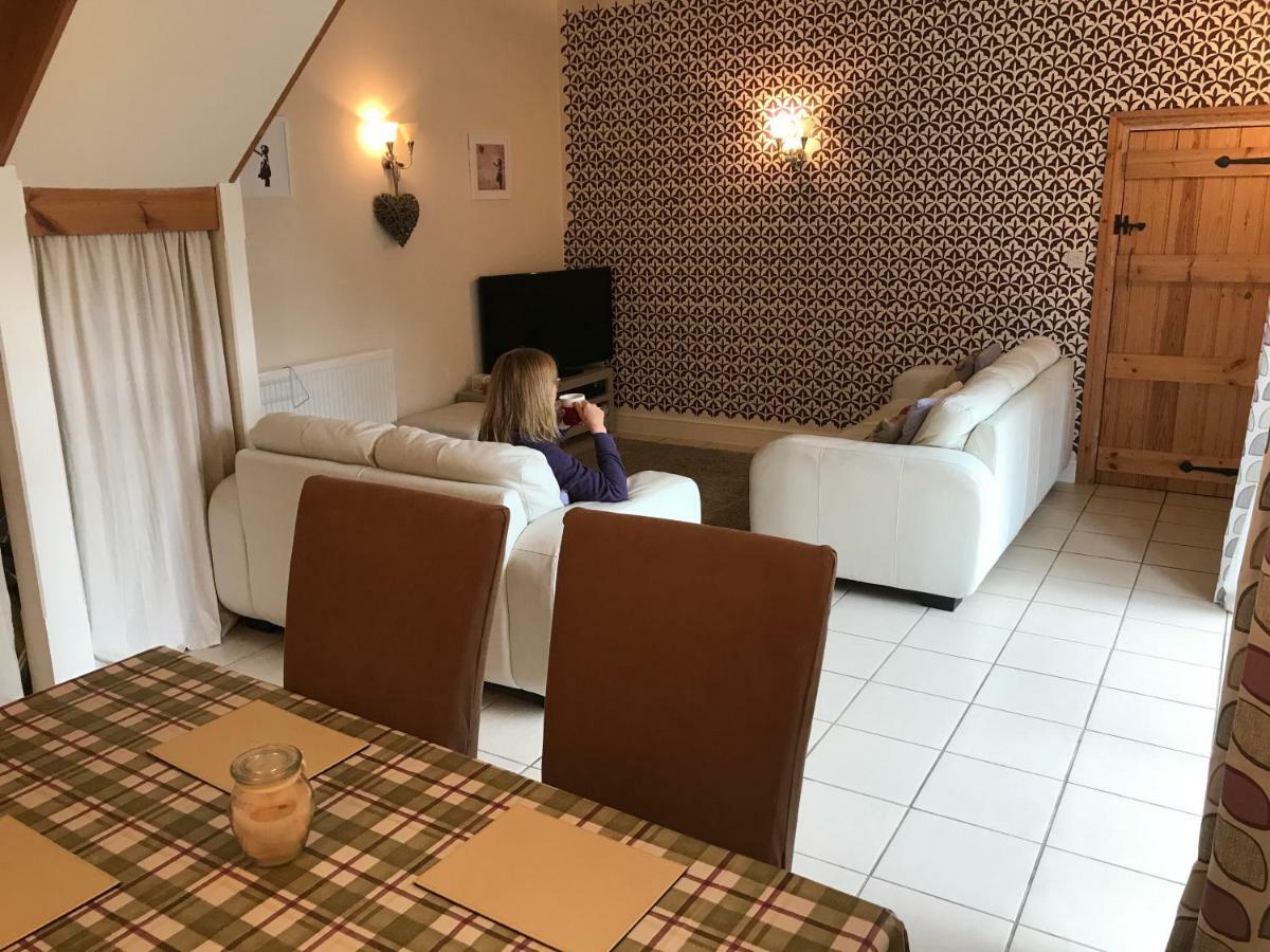 The Stables Villa Hope Bowdler Екстериор снимка